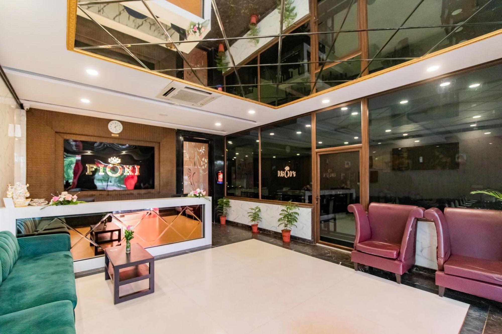 Foxoso Fiori Hotel ชัยปุระ ภายนอก รูปภาพ