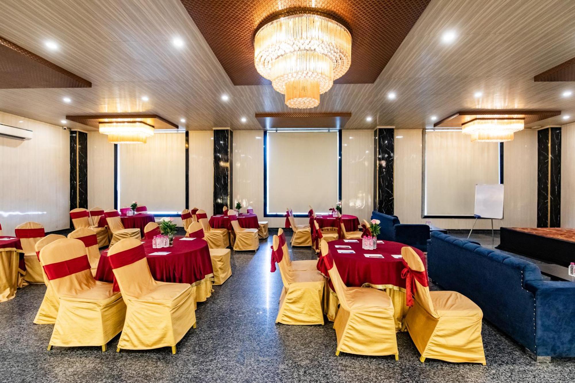 Foxoso Fiori Hotel ชัยปุระ ภายนอก รูปภาพ